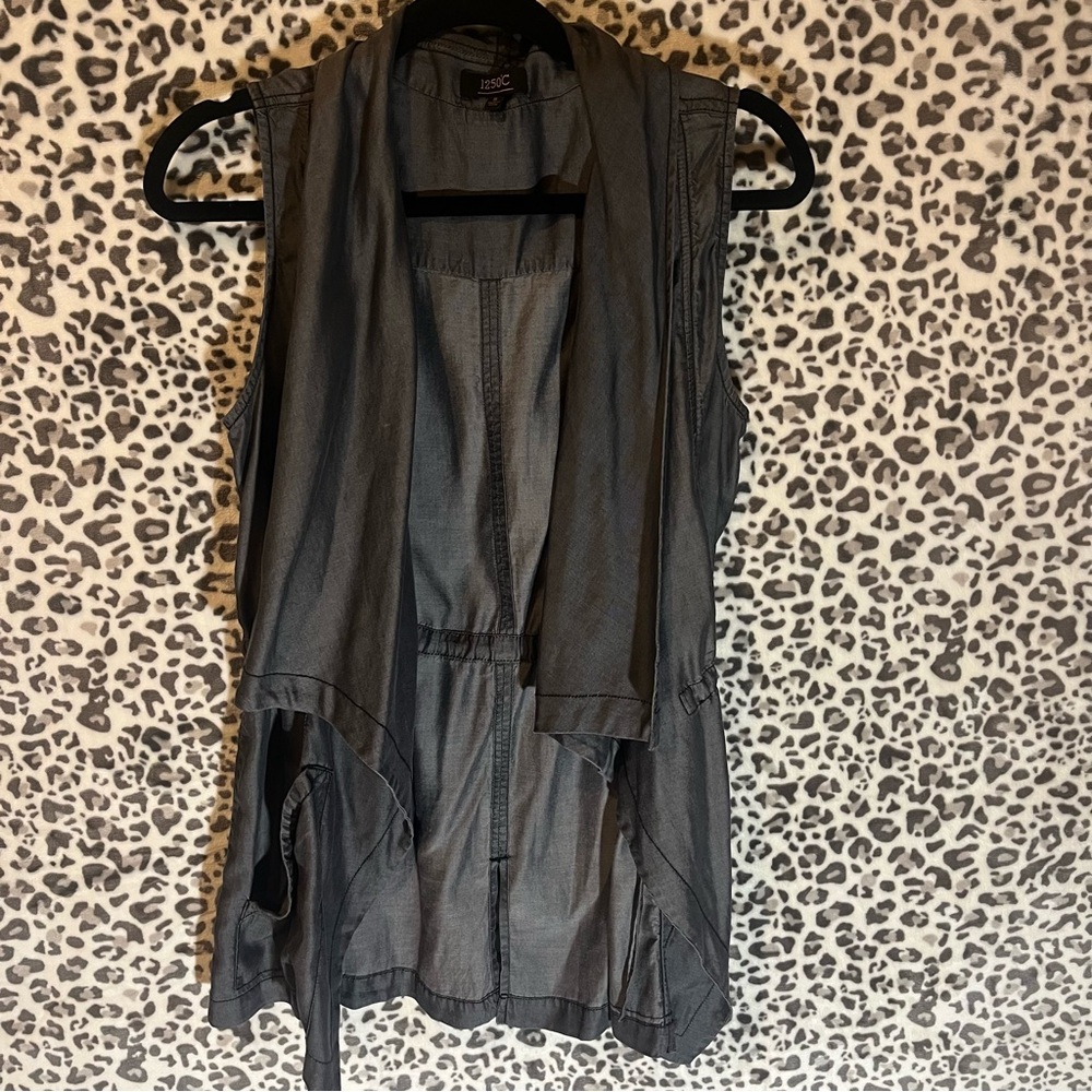 1250°C Gray vest